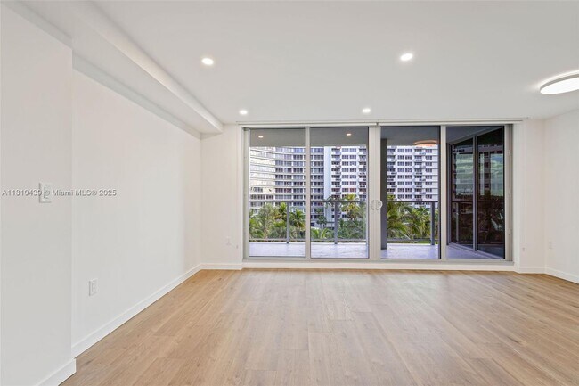 Building Photo - 1500 Bay Rd