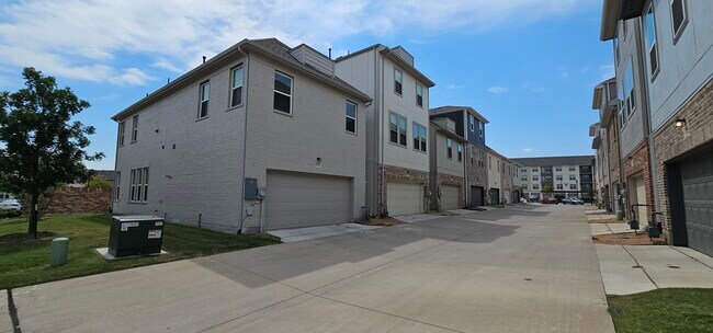 Building Photo - Wild Daisy LLC