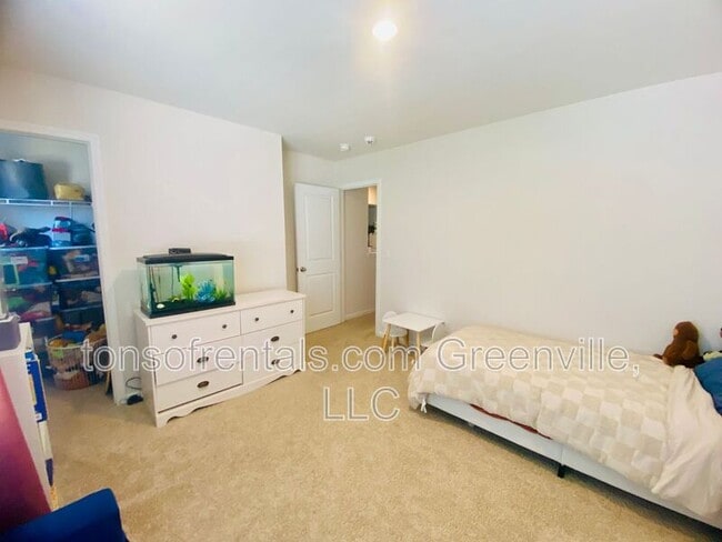 Building Photo - 255 Millen Dr