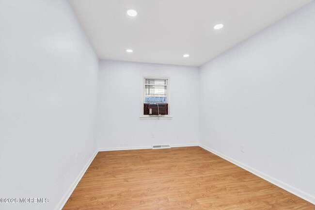 Building Photo - 105 Clark St