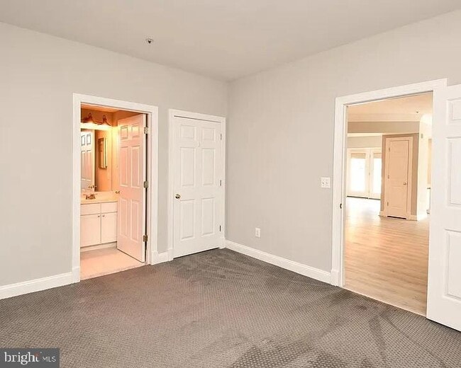 Building Photo - 432 Fortress Way