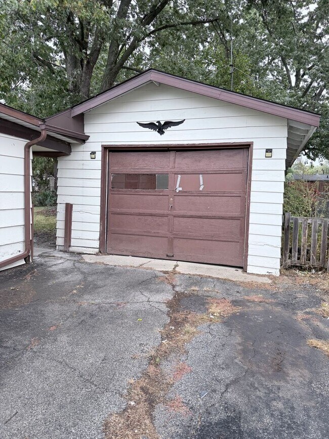 Building Photo - Newly renovated 3 bedroom house