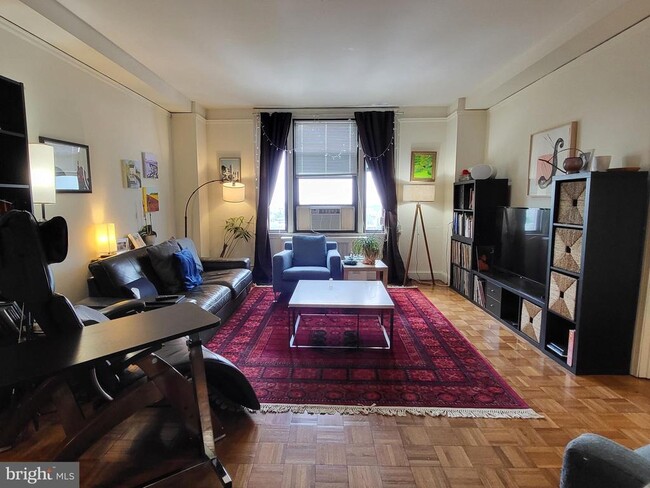 Primary Photo - 2031 Locust St