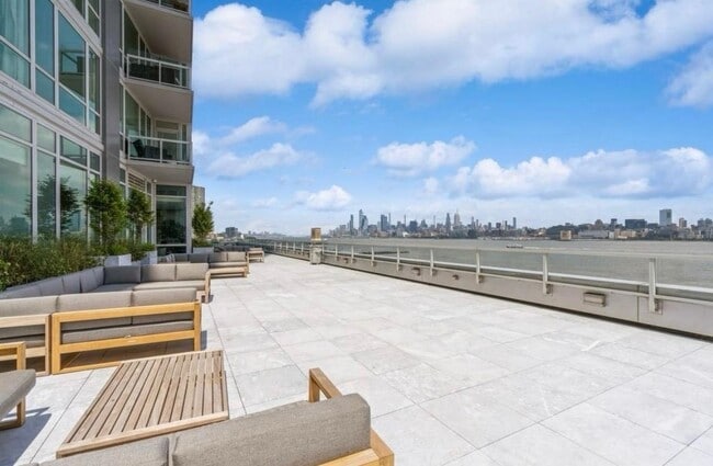 Building Photo - 2 2nd St