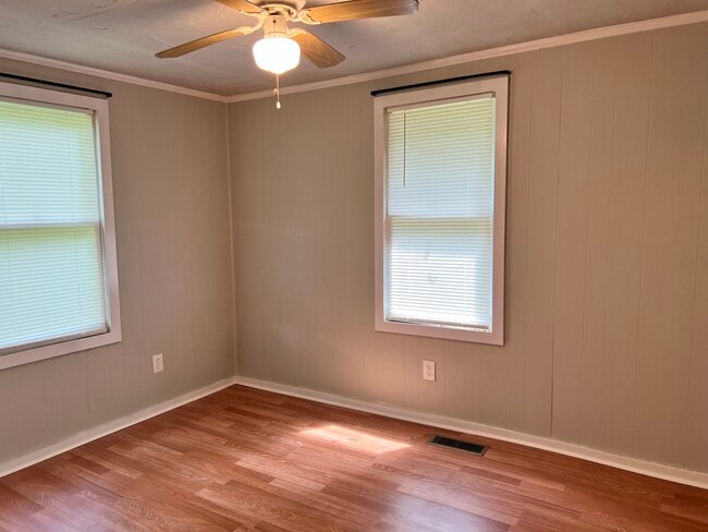 Building Photo - 746 Bishop Dr