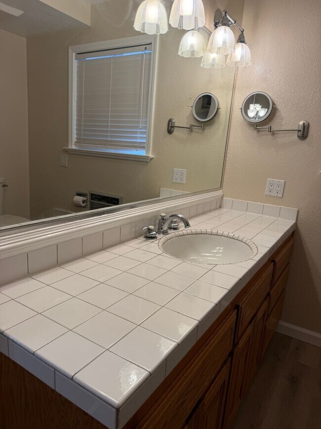 Building Photo - 26967 Meadowmont Dr