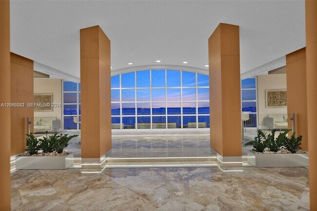 Building Photo - 808 Brickell Key Dr