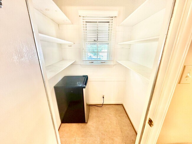 Building Photo - 621 Hanover Ct