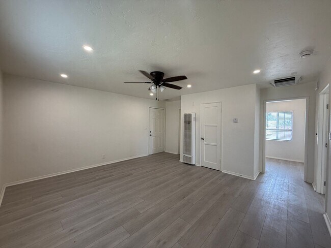 Building Photo - 2634 Desert St