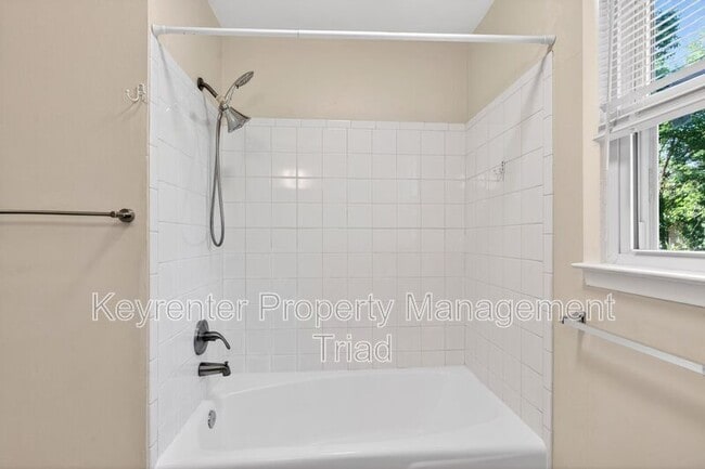 Building Photo - 1821 W Meadowview Rd