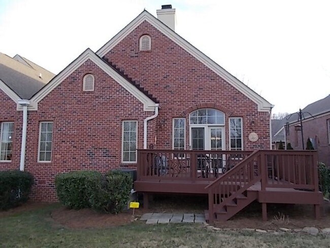 Building Photo - 136 Nickolas Cir