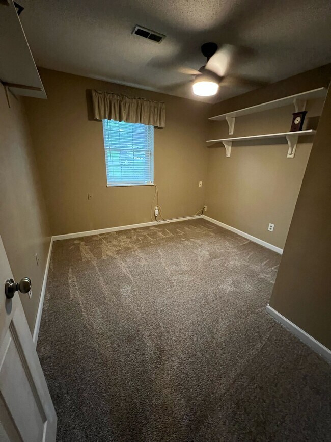 Building Photo - 613 Arlington Dr