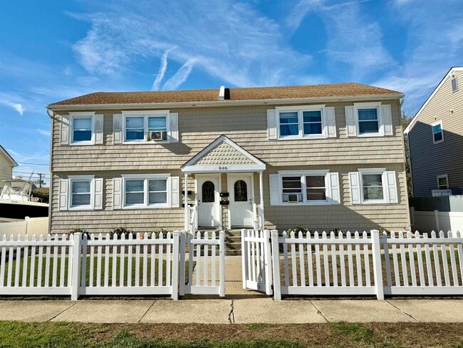 Primary Photo - 646 N Dover Ave