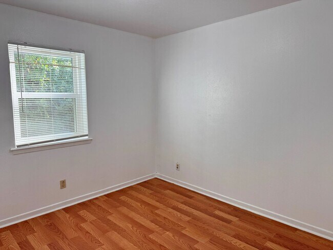 Building Photo - 3 Bed 1.5 Bath Home Close to Sheppard AFB!