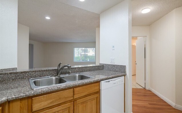 Building Photo - 7525 Charmant Dr
