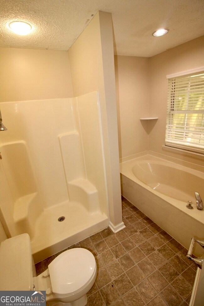 Building Photo - 108 Baytree Ct