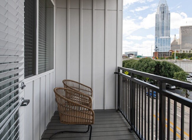 Building Photo - 228 Pike St