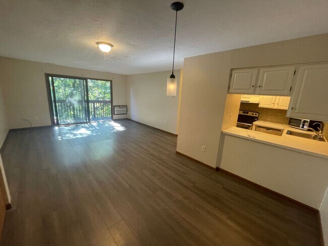 Building Photo - Fabulous 2 bed 2 bath Sunderland Heights C...