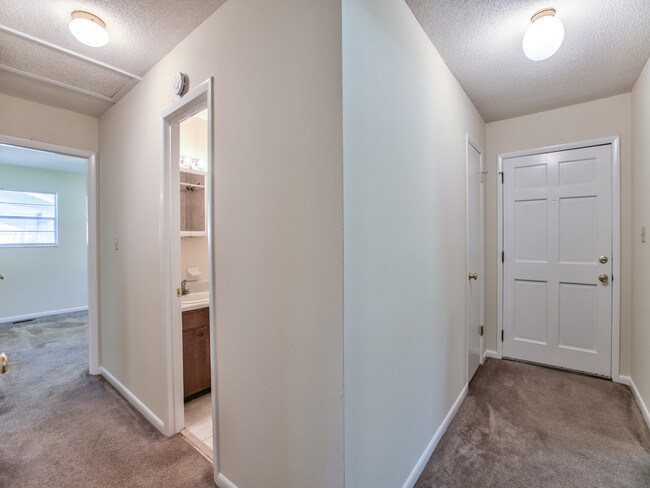 Building Photo - 2308 Vincent Dr