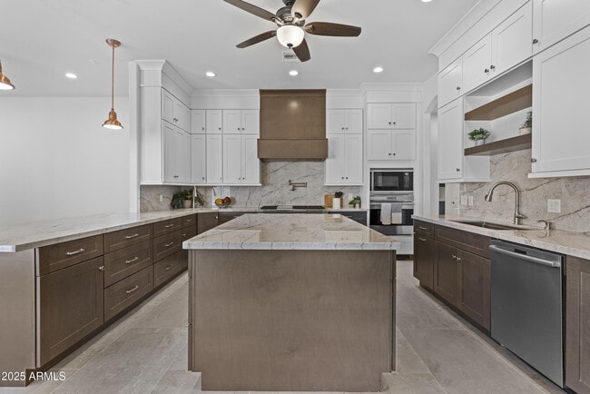 Building Photo - 2617 W Desert Hills Dr