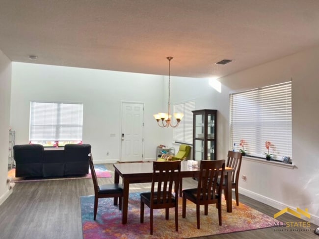 Building Photo - 2941 Siesta View Dr