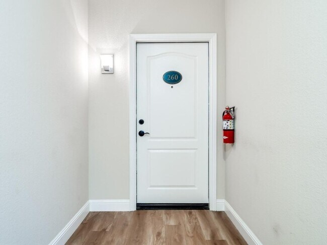 Building Photo - Upgraded 1BR Condo with Balcony & In-Unit Laundry in Downtown Gilroy