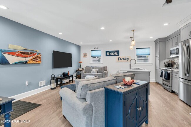 Building Photo - 502 12th Ave