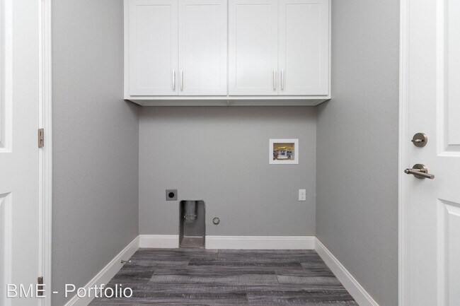 Building Photo - 4 br, 3 bath House - 9405 Kori
