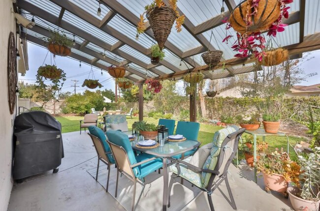 Building Photo - 6206 Pontiac St