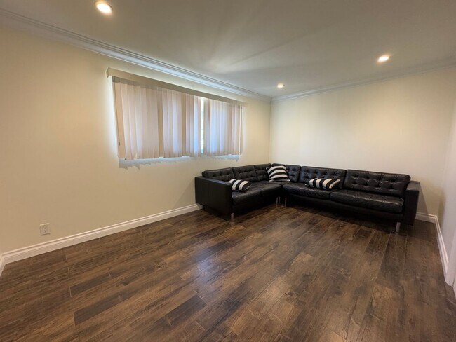 Building Photo - Large Open Layout Nestled in a Quiet Neighborhood with Stunning Mountain Views
