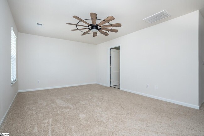 Building Photo - 114 Green Oak Dr