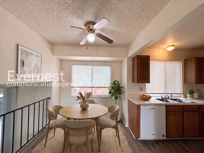 Building Photo - 2702 Dickens Dr