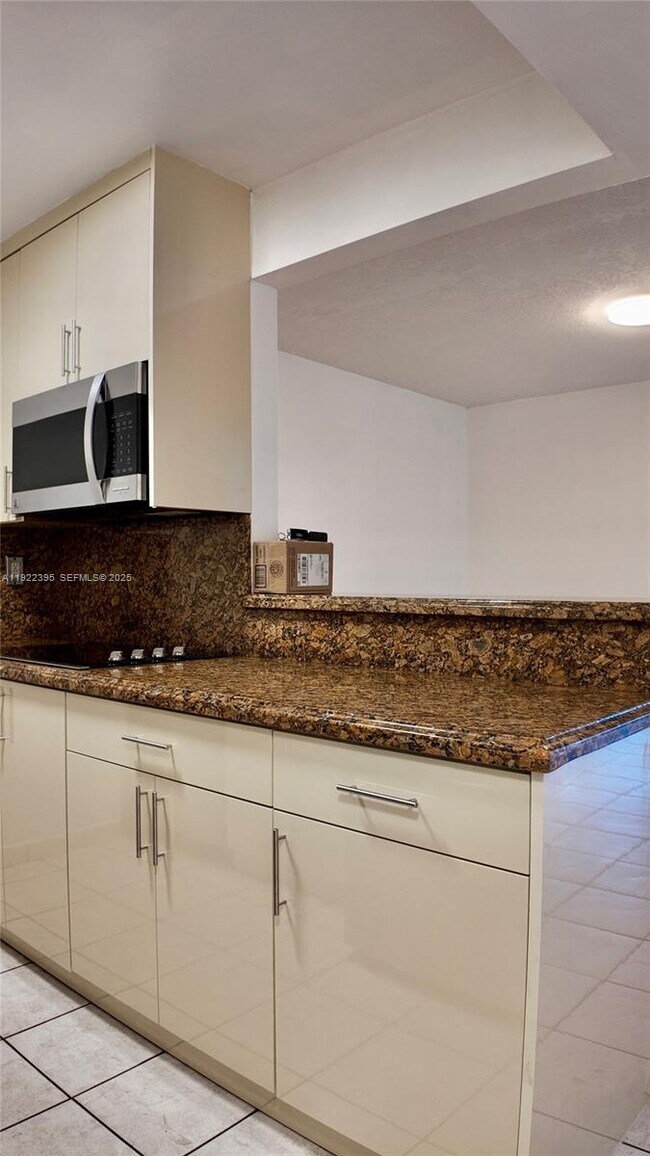 Building Photo - 325 NW 72nd Ave