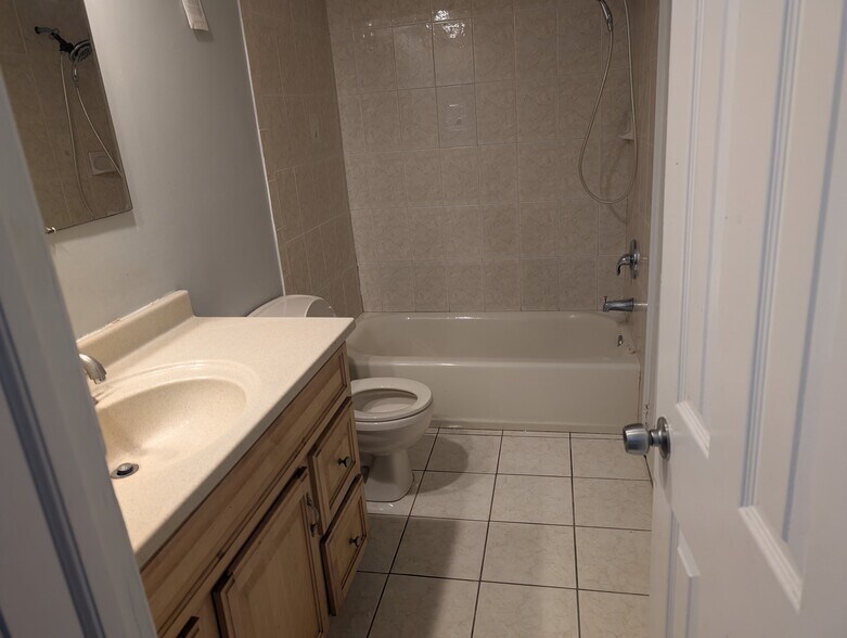 Bathroom - 2104 Woodbridge Commons Way