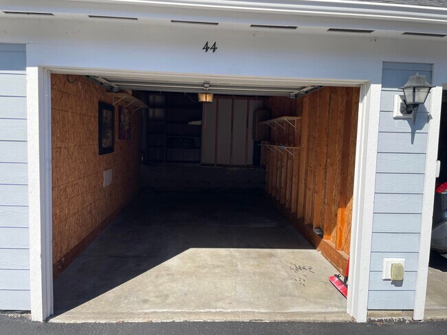 Building Photo - 1153 Fairman Way