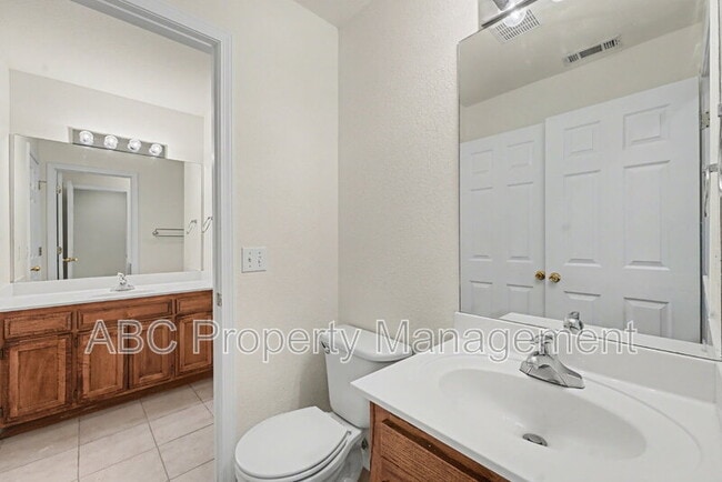 Building Photo - 3006 SW Deerfield Blvd