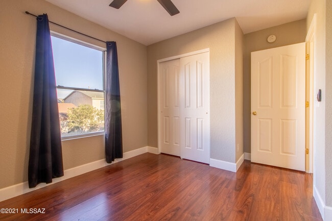 Building Photo - 7043 S Gull Ln