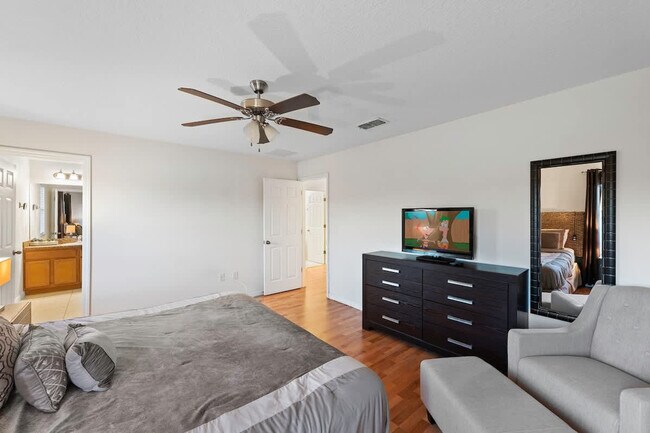 Building Photo - 481 Las Fuentes Dr