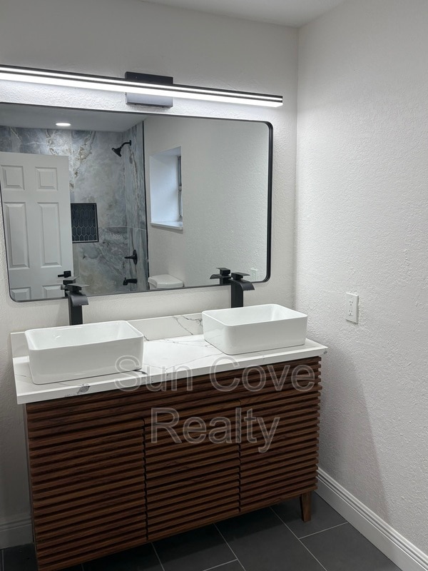 Building Photo - 807 E Genesee St