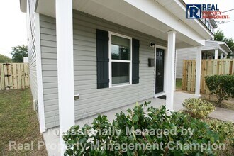 Building Photo - Adorable 3 BD 1.5 BA Home on Corner Lot with Fenced Back Yard