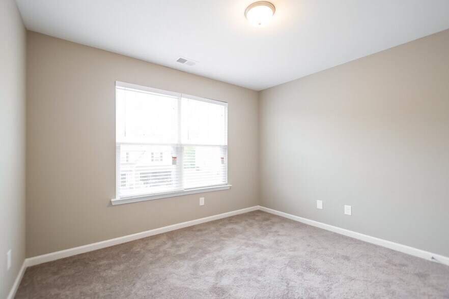 Building Photo - 619 Fieldcrest Dr