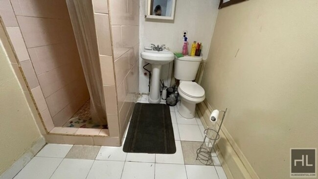 Building Photo - LARGE ROOM FOR RENT NEW YORK AVENUE/ PRIME...