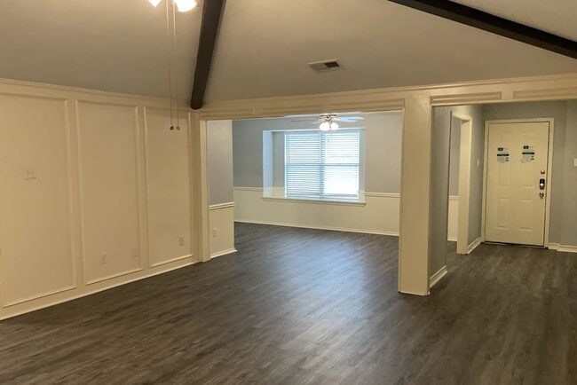 Building Photo - 3921 Double Oak Ln