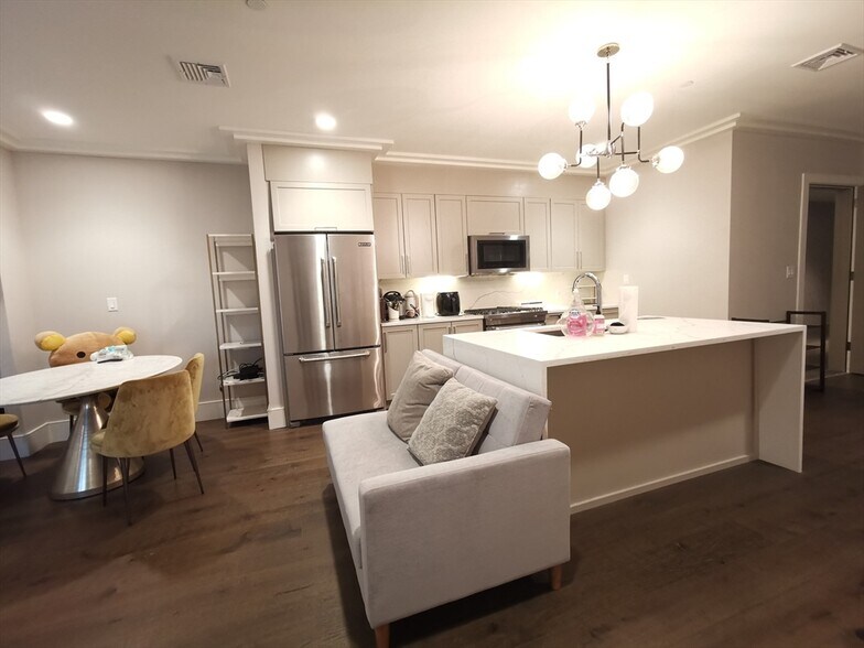 Building Photo - 214 Market St