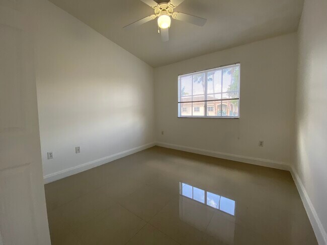 Building Photo - 2921 SE 12th Rd