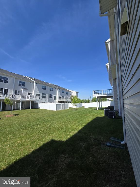 Building Photo - 7720 Village Park Dr