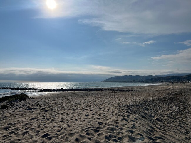 Building Photo - Pierpont Beach House for Lease!
