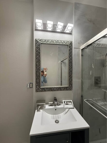 Building Photo - 1411 Scenic Ct