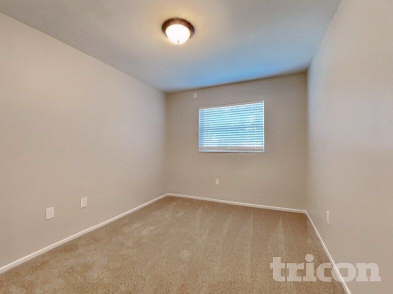 Building Photo - 3708 Lei Dr