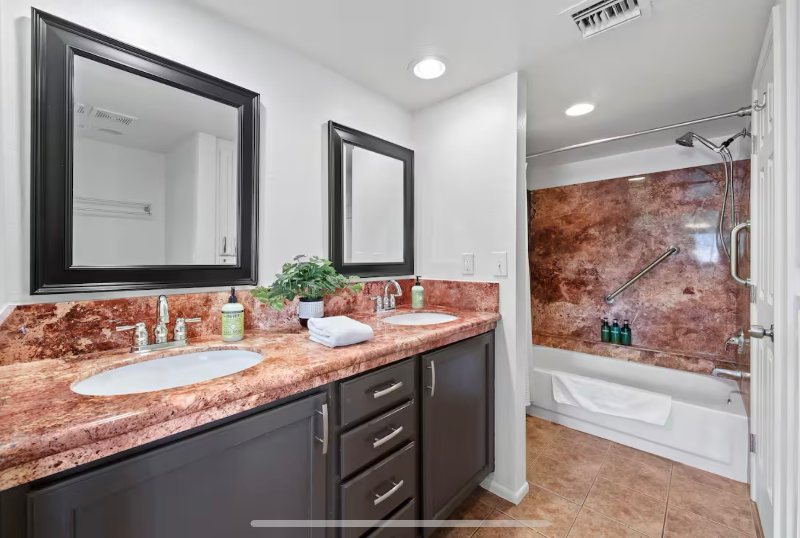 Building Photo - 5051 N Sabino Canyon Rd